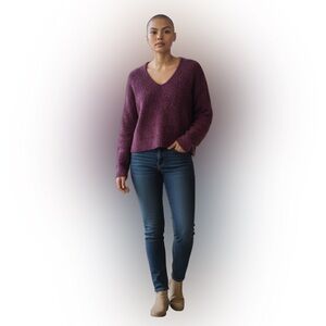 Q&A Women's V-Neck Sweater in Deep Purple